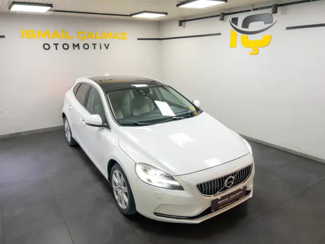 2018 VOLVO V40