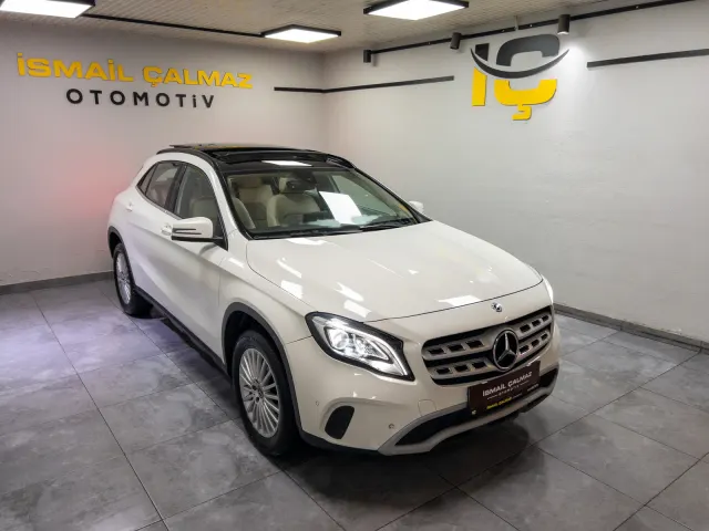 2017 MERCEDES GLA